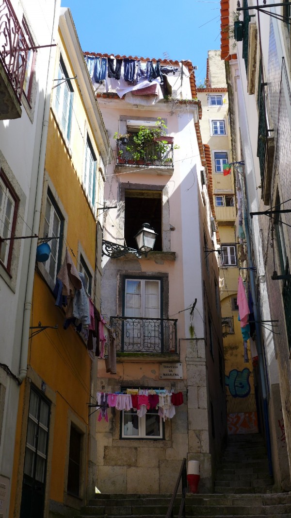 Noch so eine kleine Gasse in Lissabon