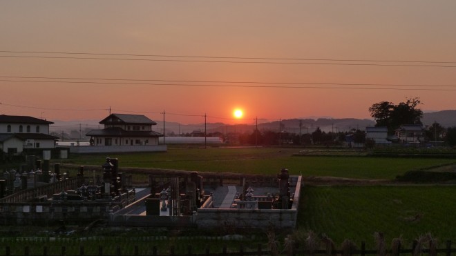 Sonnenuntergang irgendwo in einem Kaff in Japan