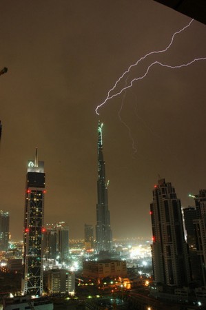 burj-lightning-2